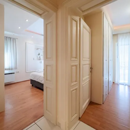 Appartamento Aura Elegant Near Garitsa Bay *
